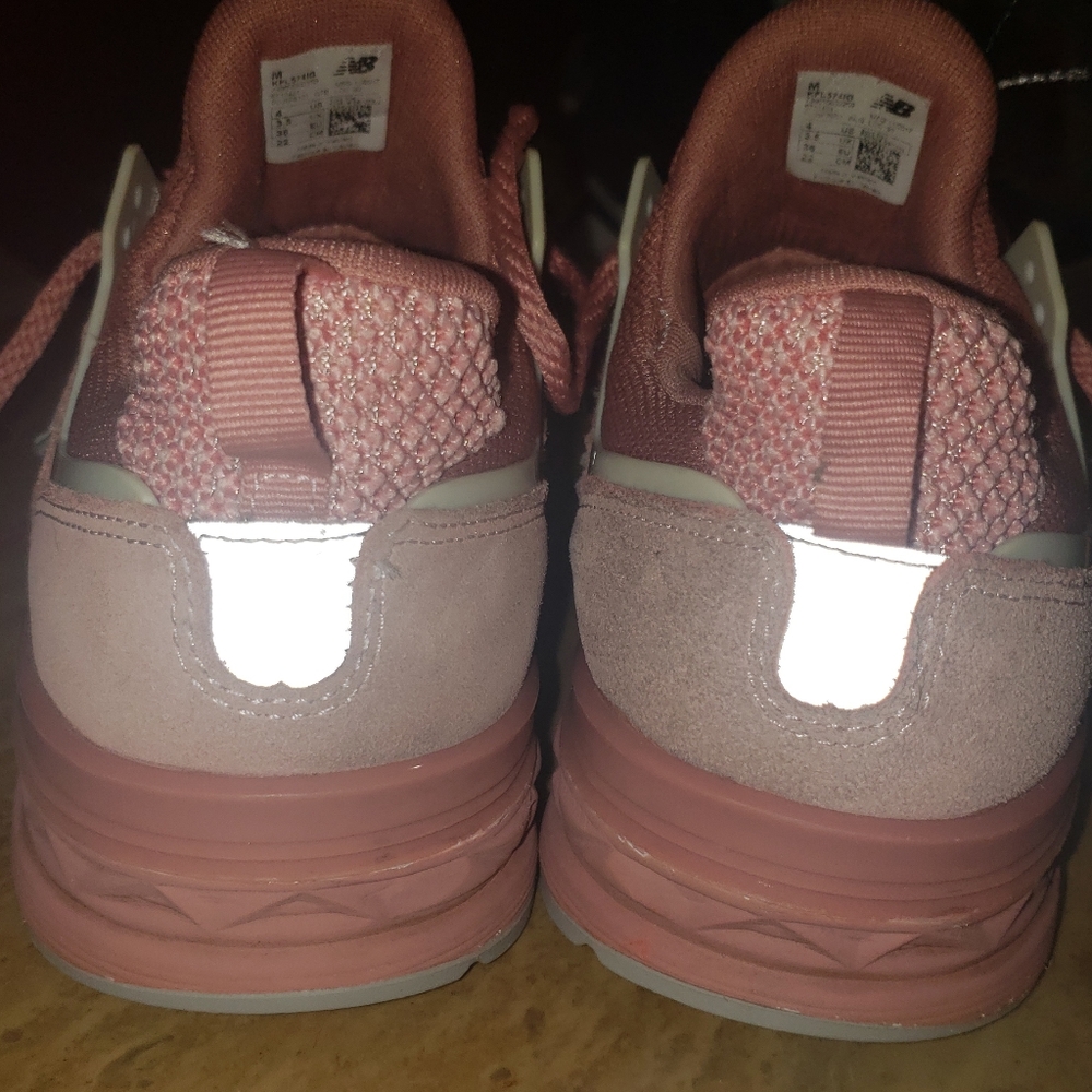 Pretty in pink New Balance - Picture 5 of 7